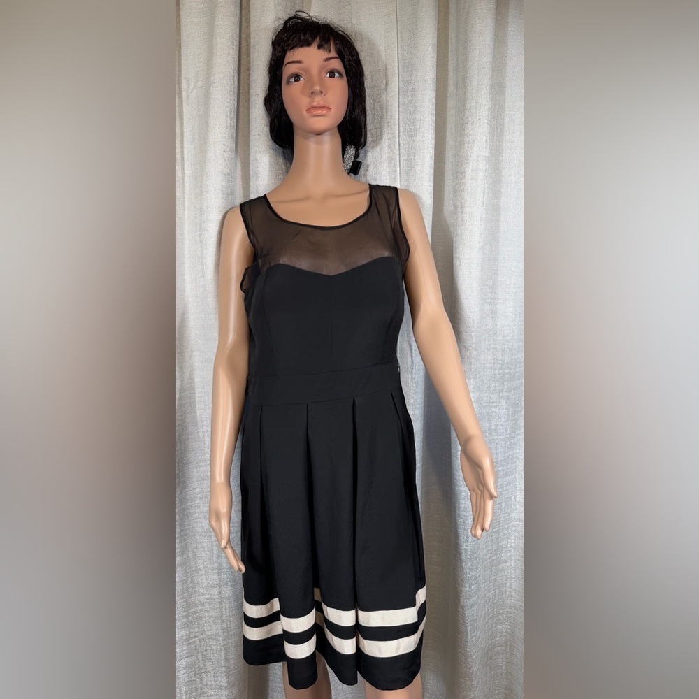 GUESS Los Angeles Black Sheer Mesh Fit & Flare Dress Sz 12 Elegant Cocktail - Picture 3 of 6